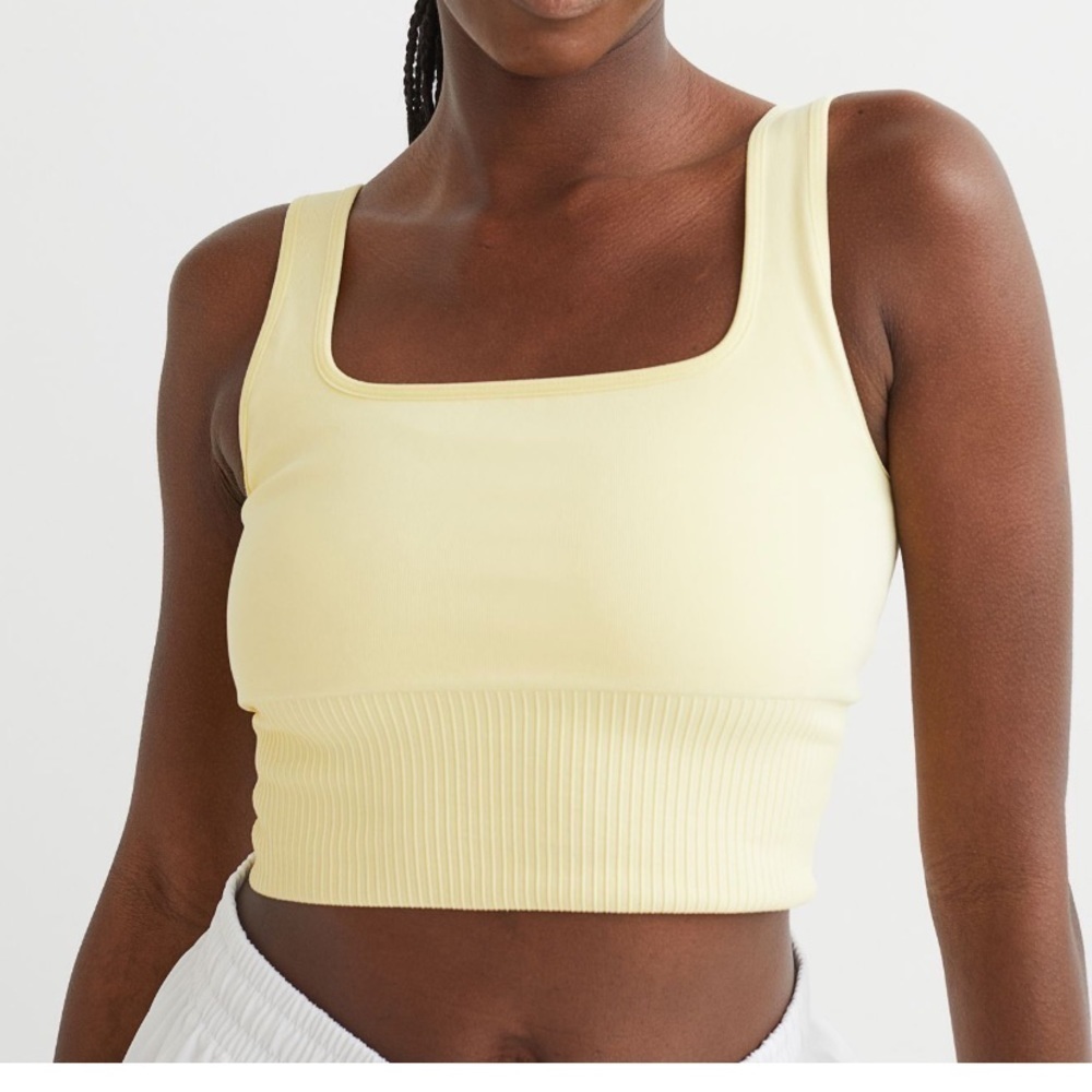 Seamless sports bralette